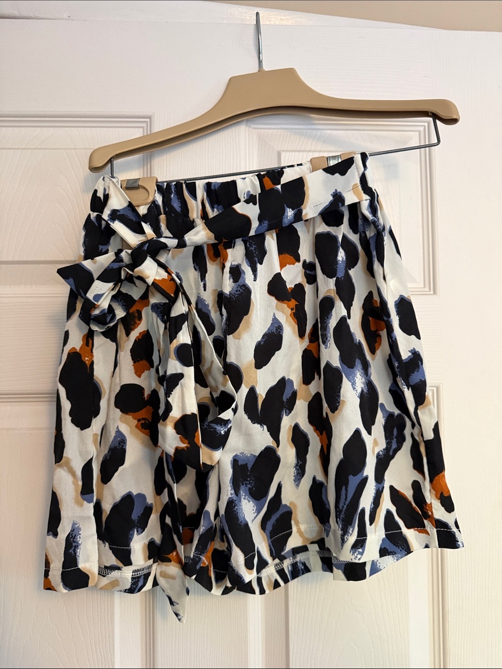 SHEIN Cream Leopard-Style Tie-Waist Skater Skirt with Black Navy and Rust Spots